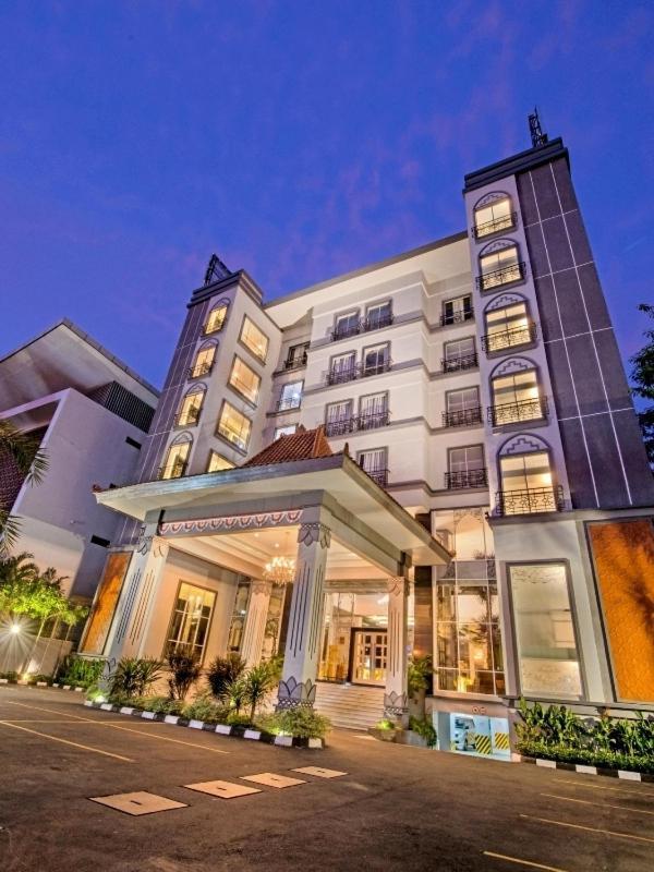 Grand Serela Yogyakarta Hotel Exterior photo